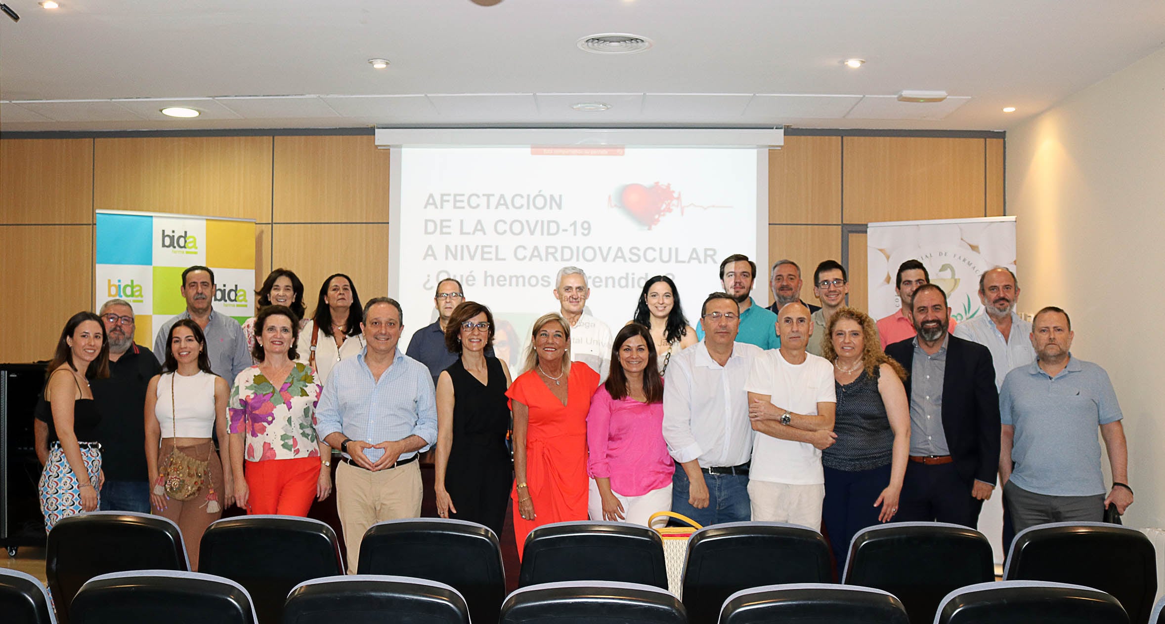 Foto de familia de los participantes en el curso.