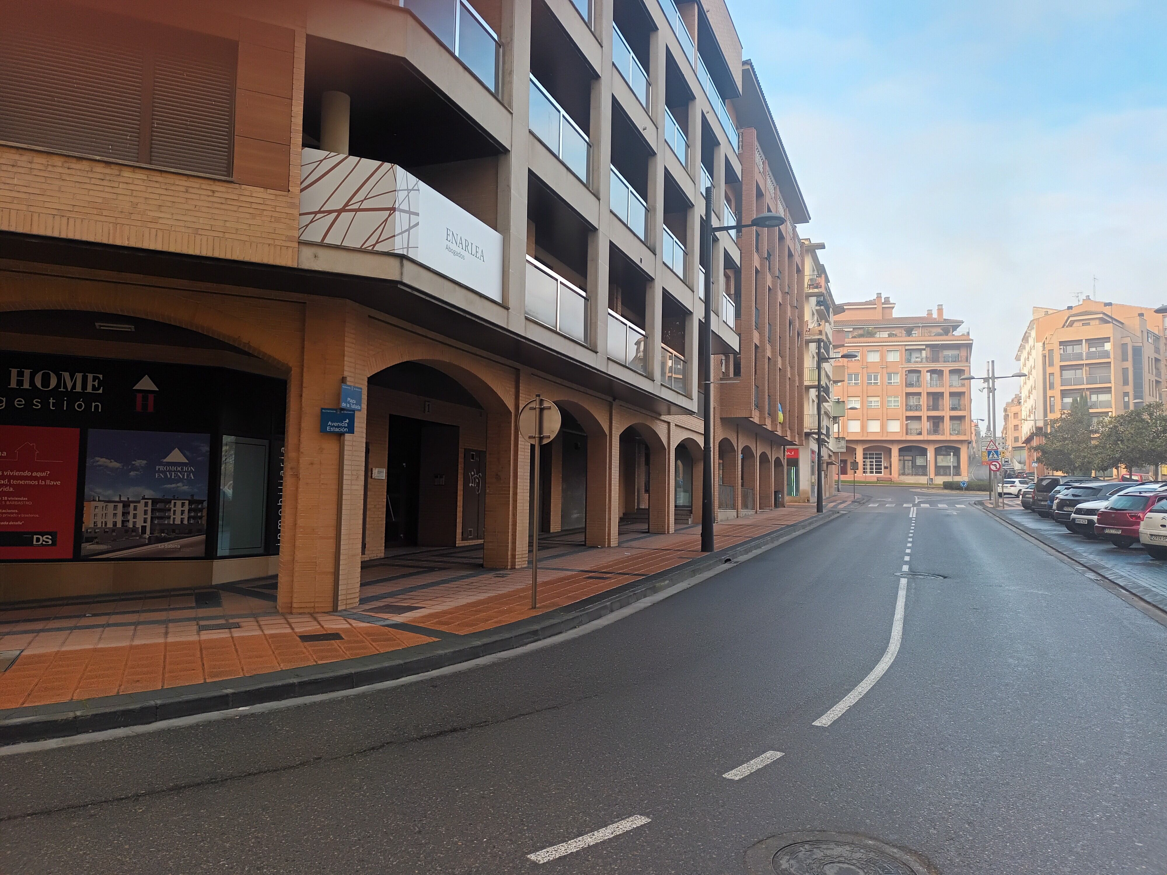 Plaza de la Tallada en el Barrio de San Hipólito en Barbastro
