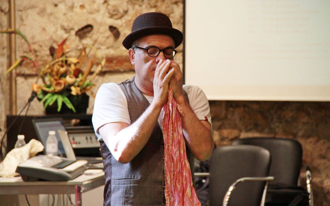 Manu Medina durante el taller de teatro brut que impartío en Cuéllar en 2018