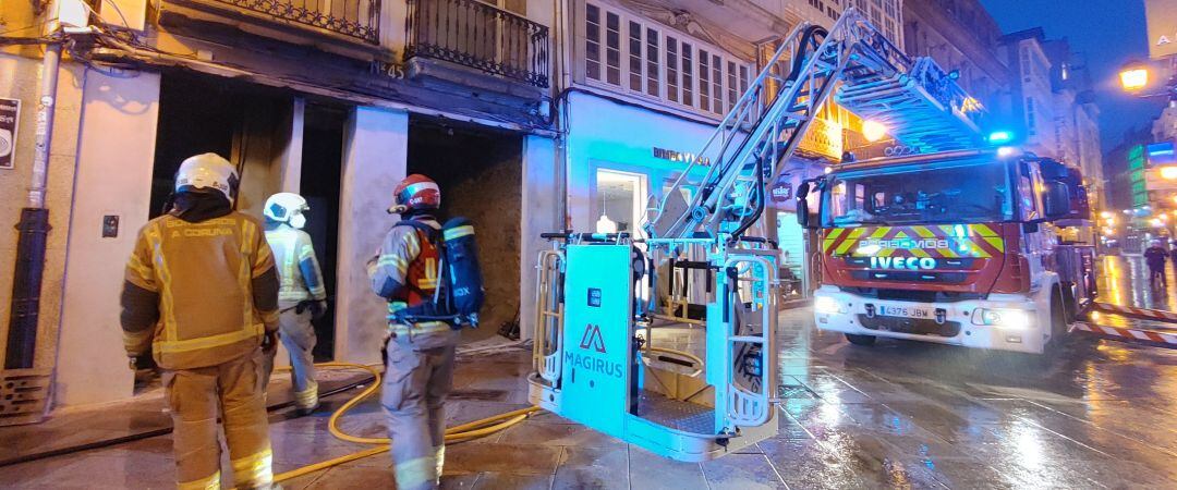 Bomberos en la Calle Real