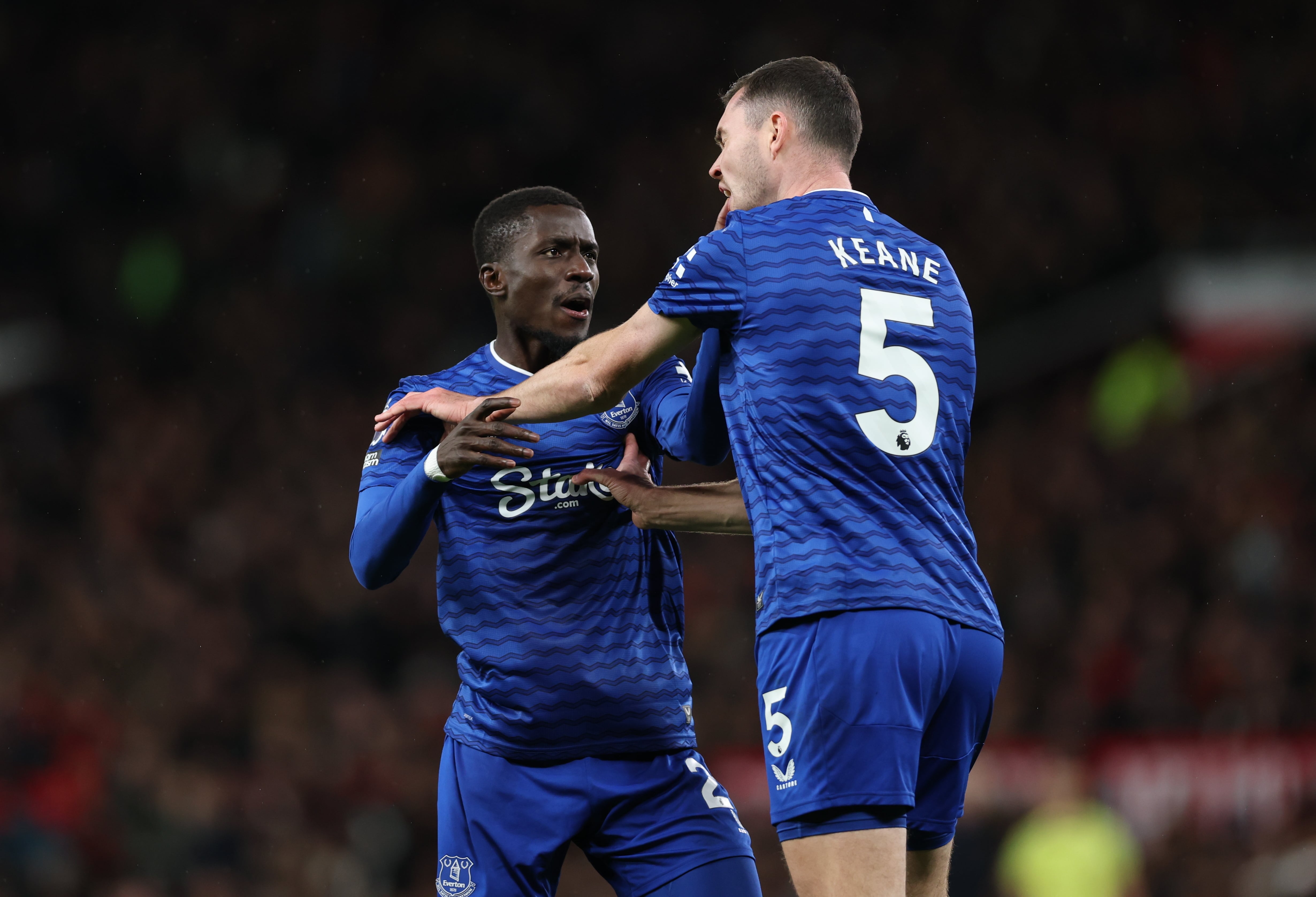 Idrissa Gueye y Michael Keane, protagonistas de un notorio encontronazo