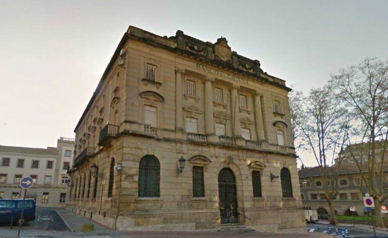 Aspecto actual del edificio en desuso del Banco de España en Vitoria