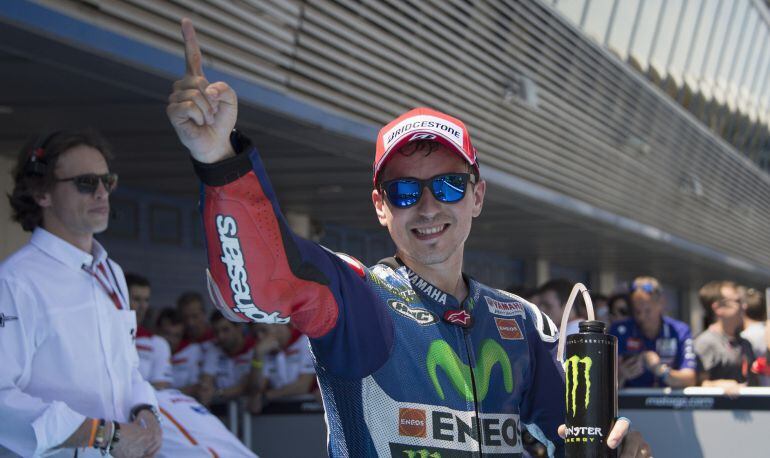 Lorenzo celebra la consecución de la &#039;pole&#039; en Jerez