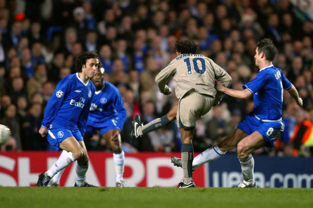 Gol de Ronaldinho en Stamford Bridge