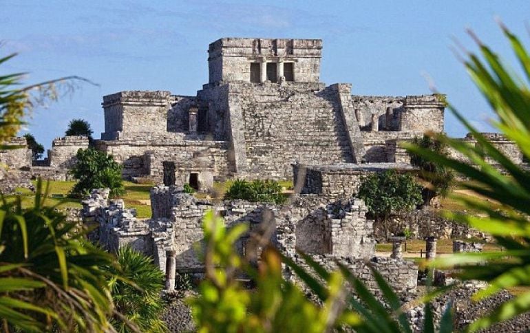 La ciudad maya amurallada de Tulum (Mexico)