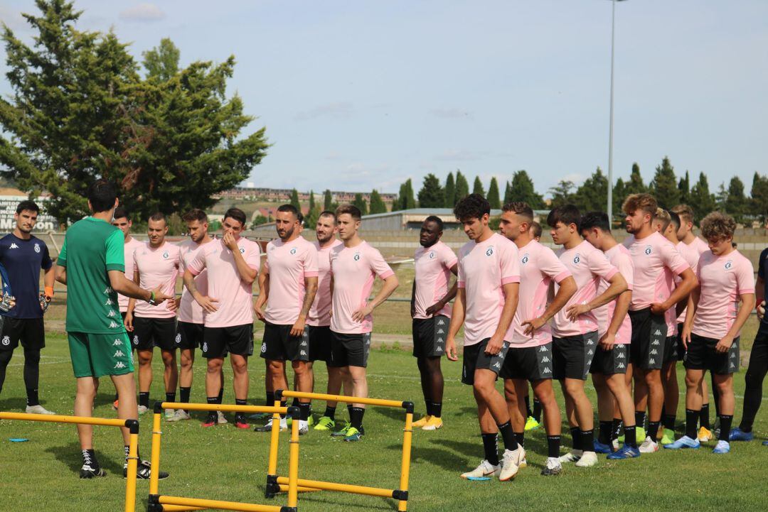 El Área Deportiva de Puente Castro fue el escenario de la primera sesión de entrenamiento de la Cultural