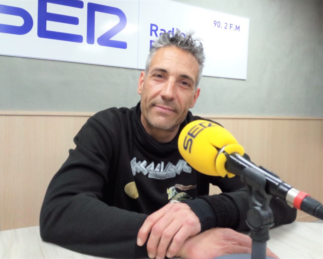 Jesús Folgado, bajista de Excalibur, en Radio Elda