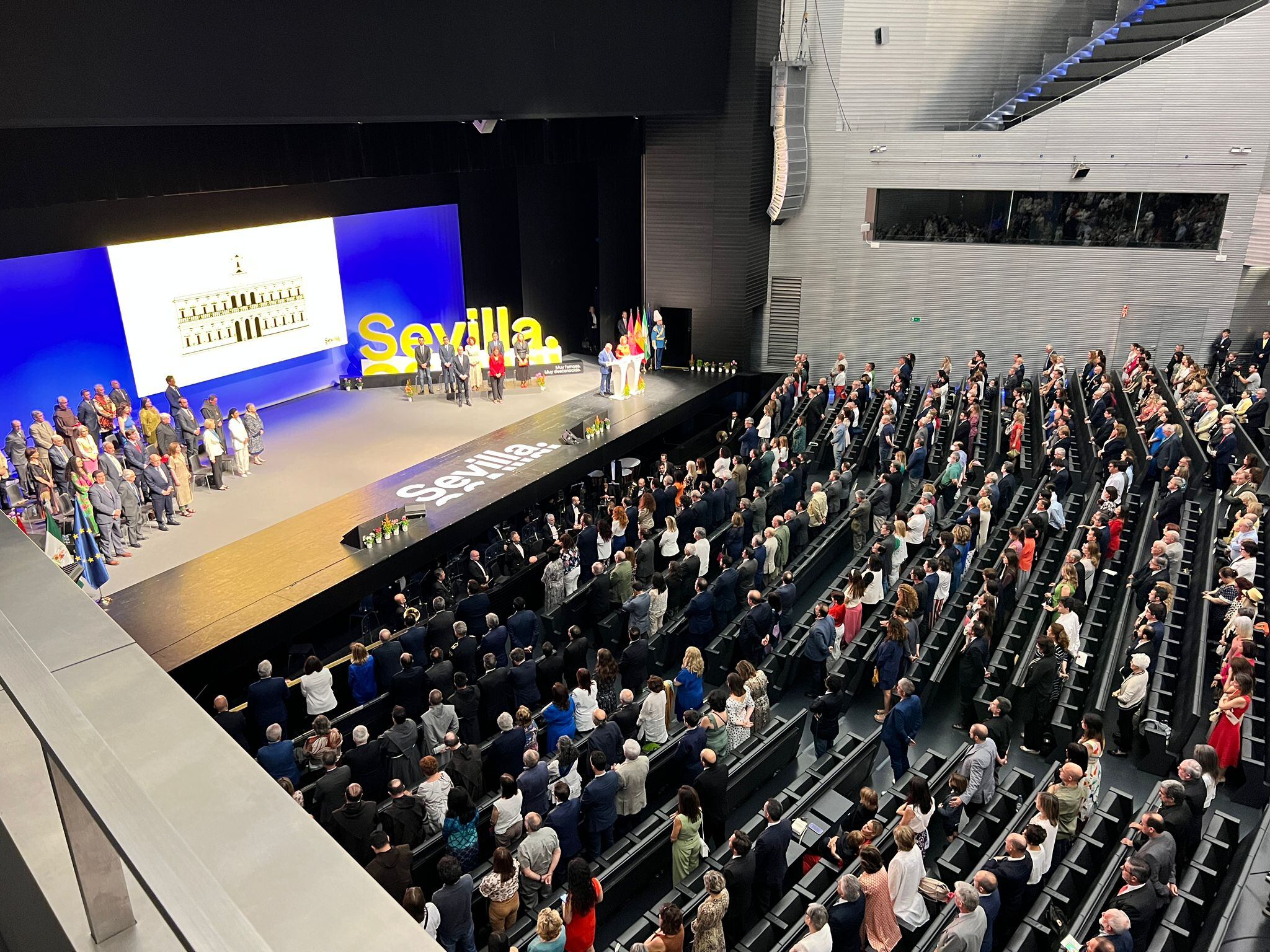 Imagen del auditorio de Fibes durante la entrega de medallas de Sevilla.