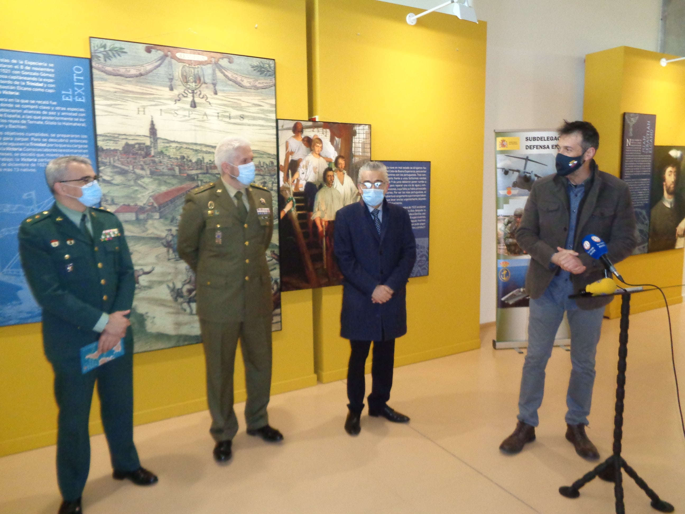 El alcalde de Peñaranda de Duero da la bienvenida a la exposición