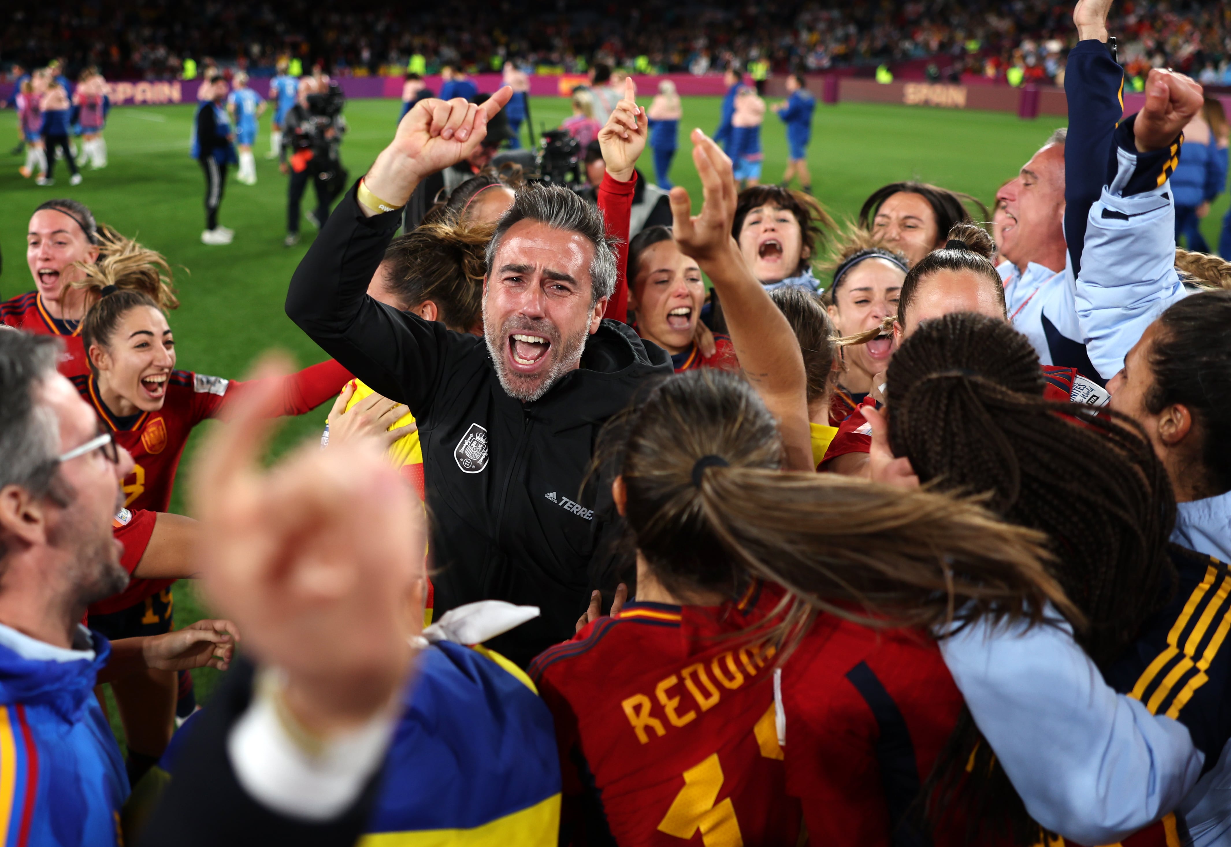 Jorge Vilda celebra el Mundial junto a las futbolistas de la selección española