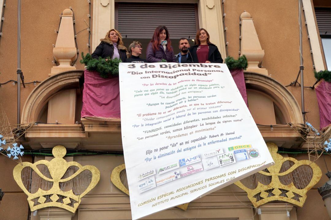 Pancarta en el Ayuntamiento de Elda