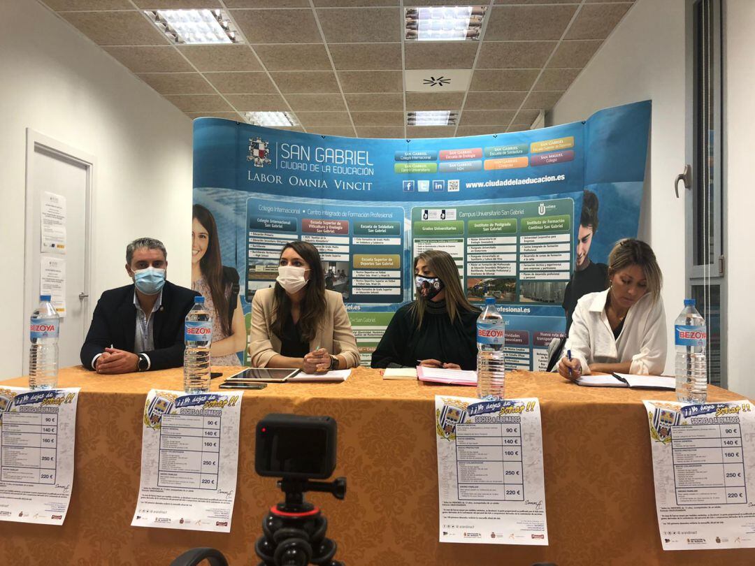 La rueda de prensa tuvo lugar en el Centro Tomás Pascual con la presencia del director de San Garbriel Ciudad de la Educación, Javier Díez.