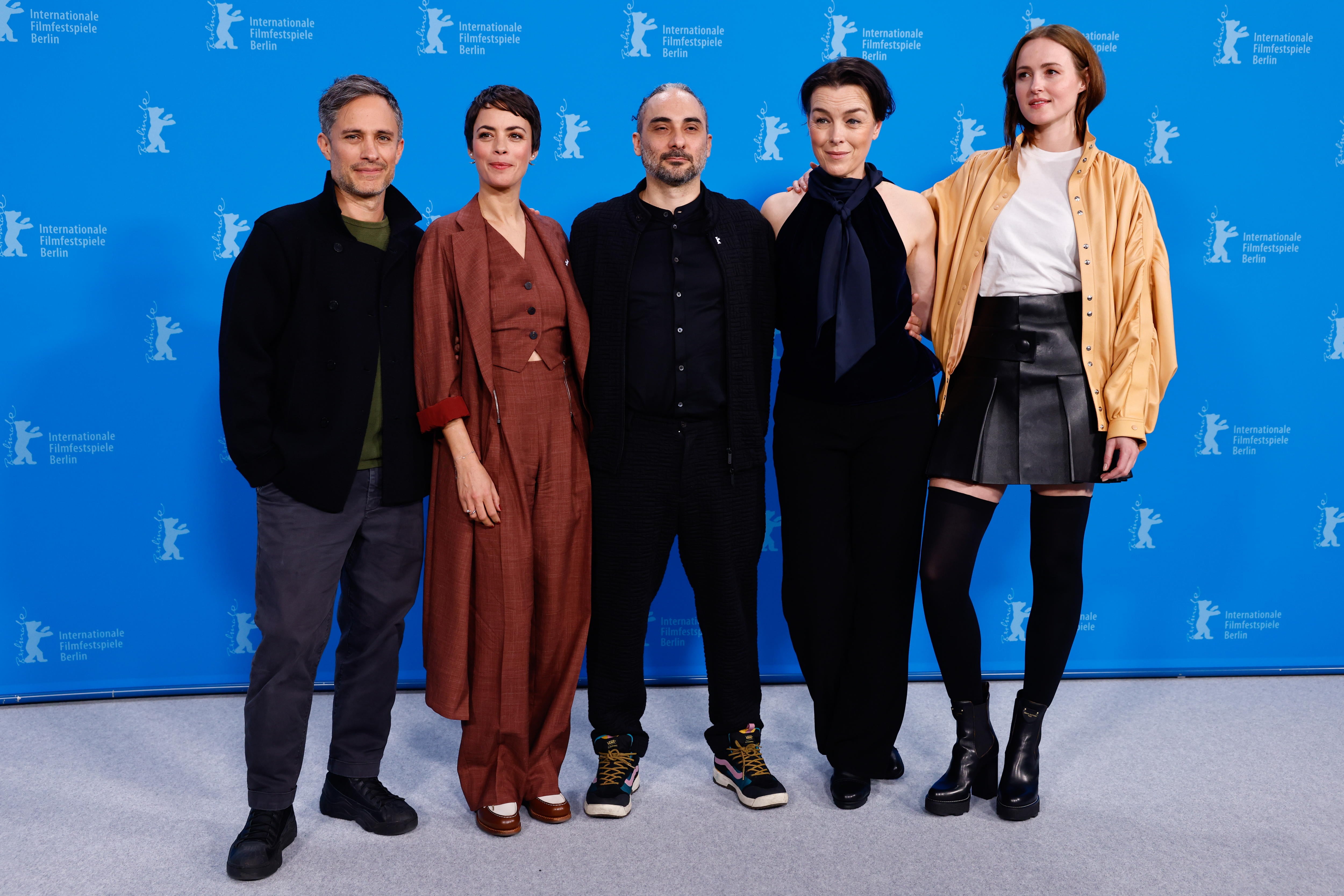 Berlin (Germany), 17/02/2024.- (L-R) Mexican actor Gael Garcia Bernal, Argentine actress Berenice Bejo, Italian director Piero Messina, British actor and cast-member Olivia Williams and Norwegian actor Renate Reinsve attend the photocall for the movie &#039;Another End&#039; during the 74th Berlin International Film Festival &#039;Berlinale&#039; in Berlin, Germany, 17 February 2024. In total, 20 films will be competing for the awards in the Berlinale festival running from 15 to 25 February 2024. The awards will be presented on 24 February. (Cine, Alemania, Niza) EFE/EPA/HANNIBAL HANSCHKE
