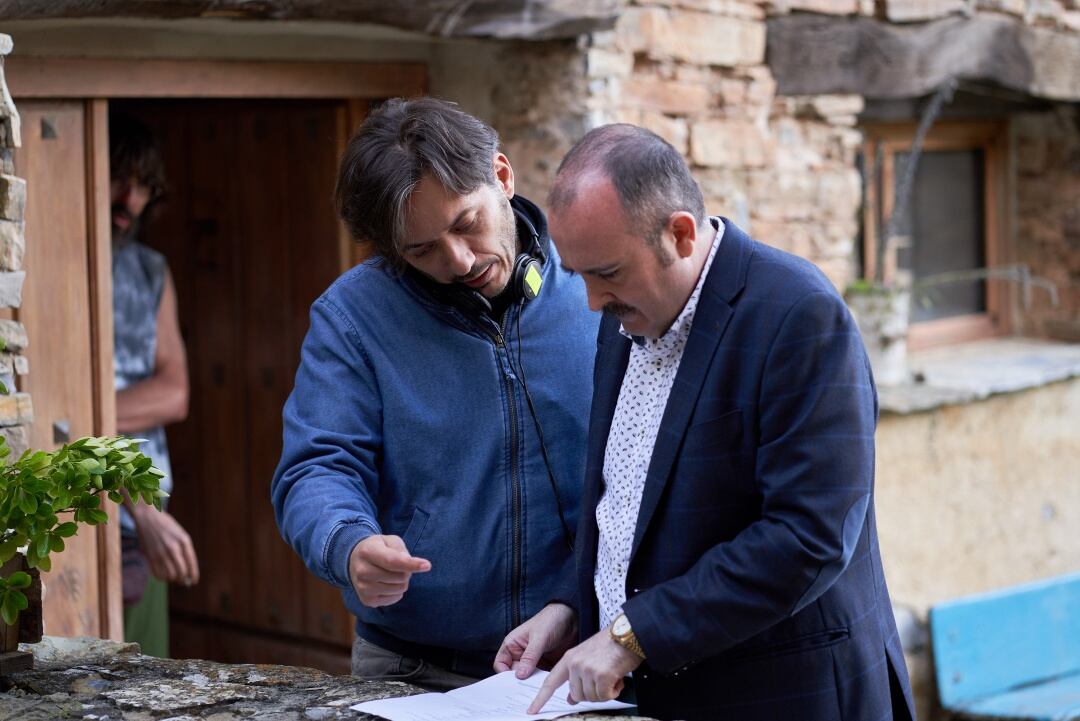 Alberto Caballero y Carlos Areces en el rodaje de &#039;El Pueblo&#039;