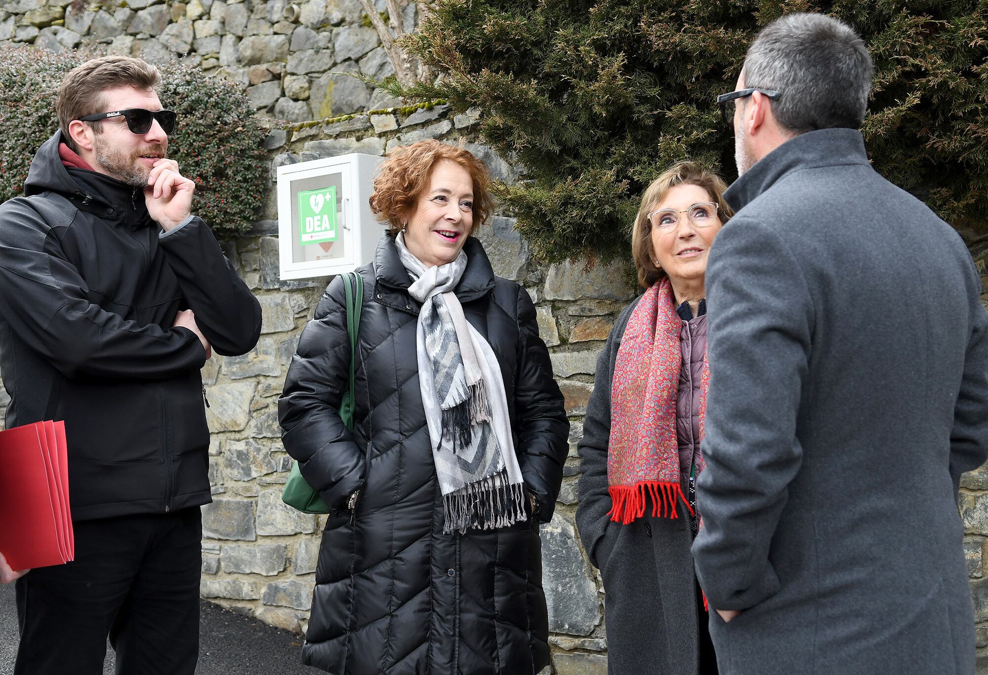 El ministre de Territori en funcions, Víctor Filloy, abans de signar amb els propiertaris la cessió de terreny per ampliar la CG-4