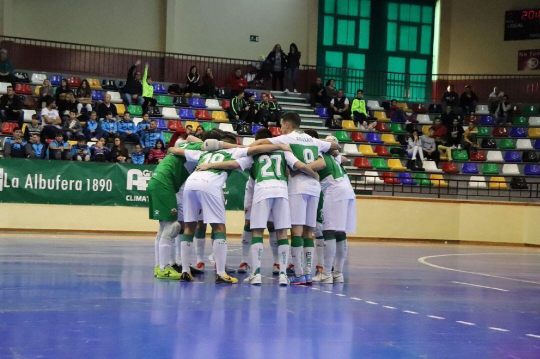 Los jugadores del Elche CF Sala se conjuran antes de un partido