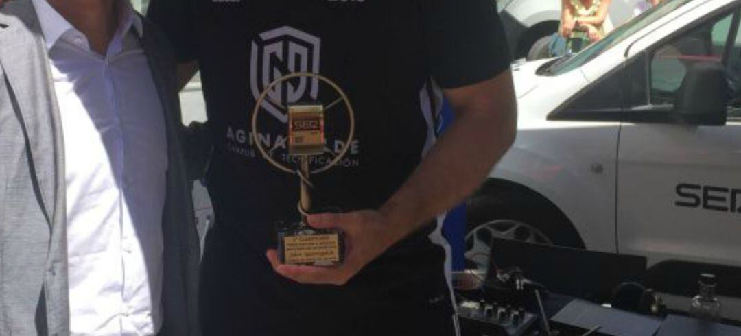 Imagen del Trofeo Radio Irun al mejor deportista que entregamos cada año