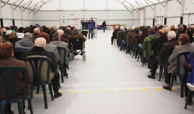 L'assemblea de la Plataforma d'Afectats de la Cooperativa Agrícola de Cambrils el 13 de març de 2016.