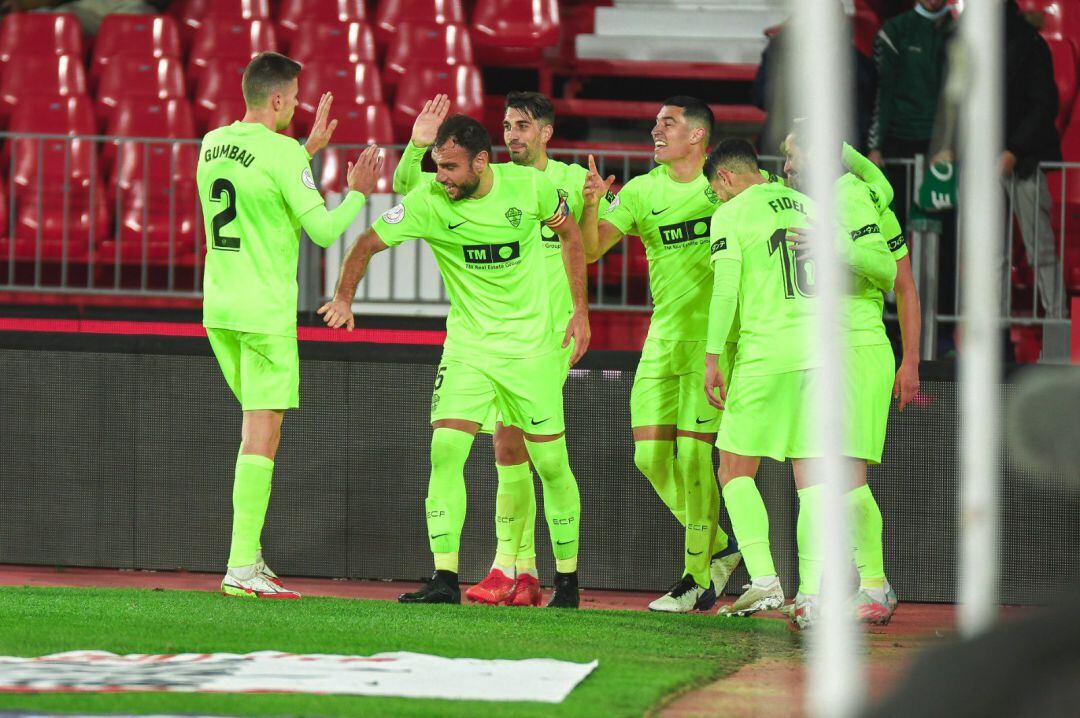 El conjunto ilicitano celebrando el gol de la remontada frente al UD Almería