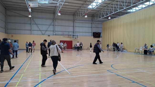 Pasadas las 9 de la mañana ya había electores acudiendo a votar en Huesca