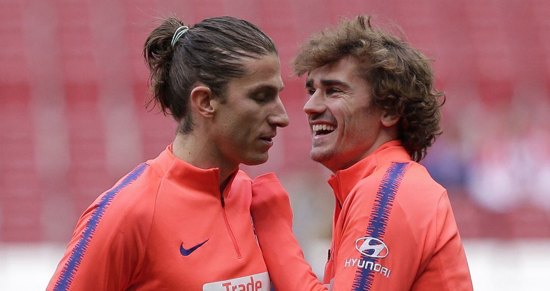 Filipe Luis, junto a Antoine Griezmann en un entrenamiento
