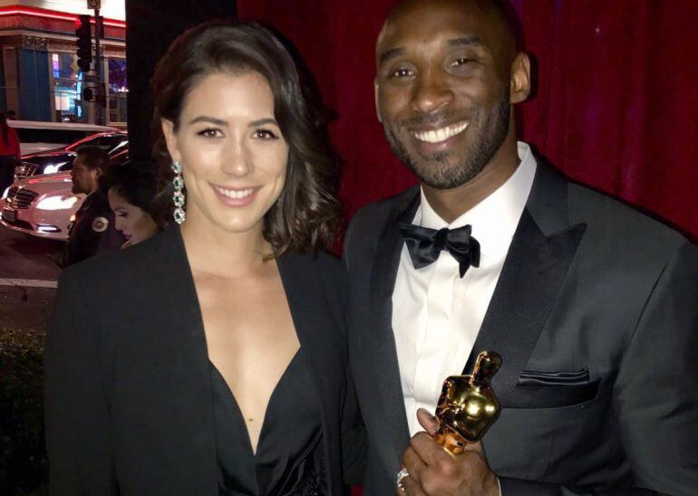 Garbiñe y Kobe Bryant, tras la ceremonia de entrega de los Oscar.