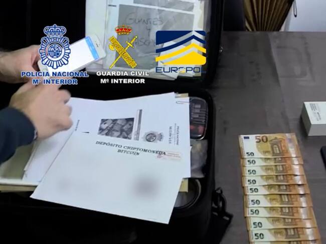 Parte del material intervenido en la operación contra la introducción de moneda falsa.