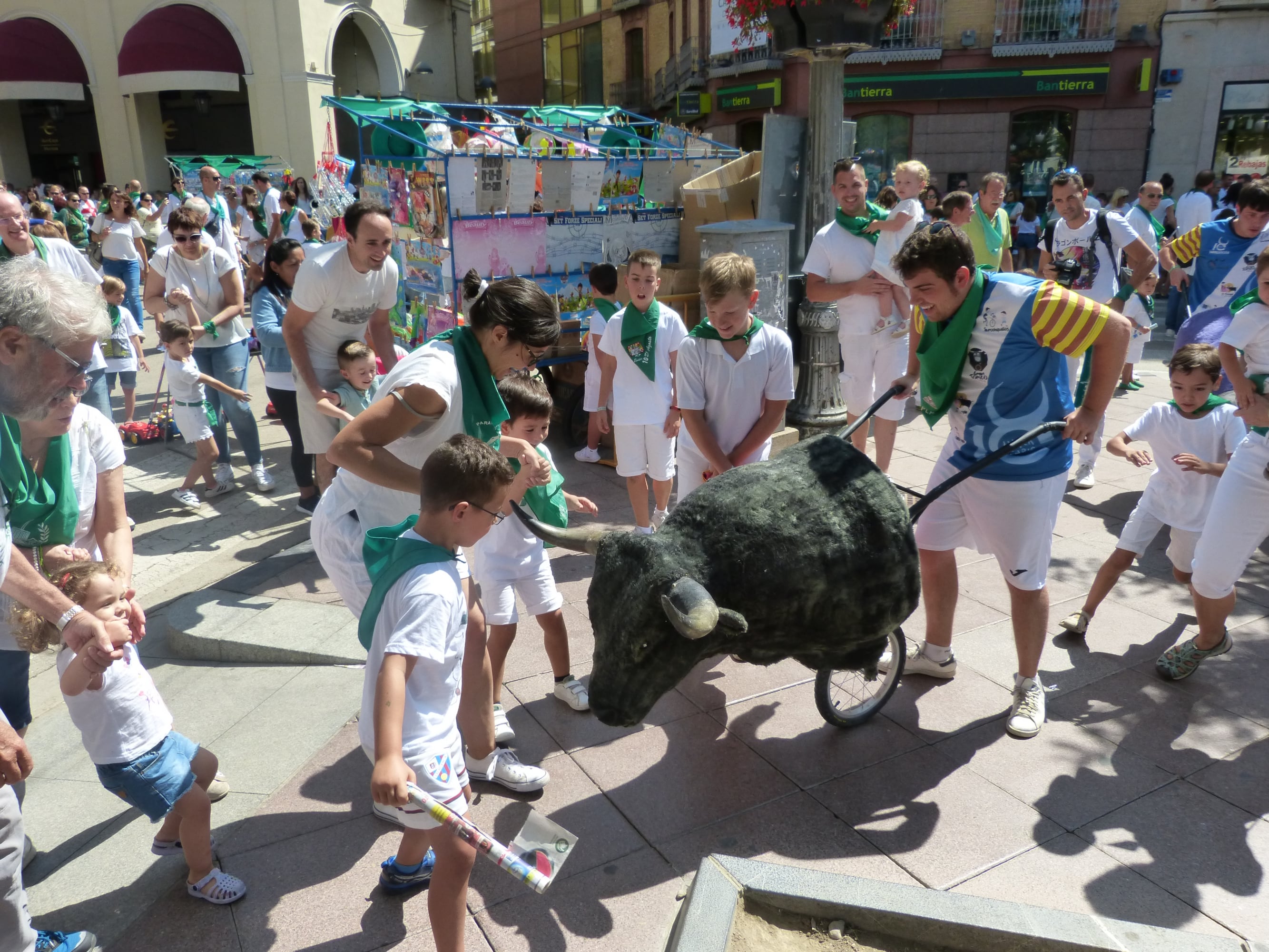 Encierros infantiles en las fiestas de San Lorenzo como los que se quieren hacer en València