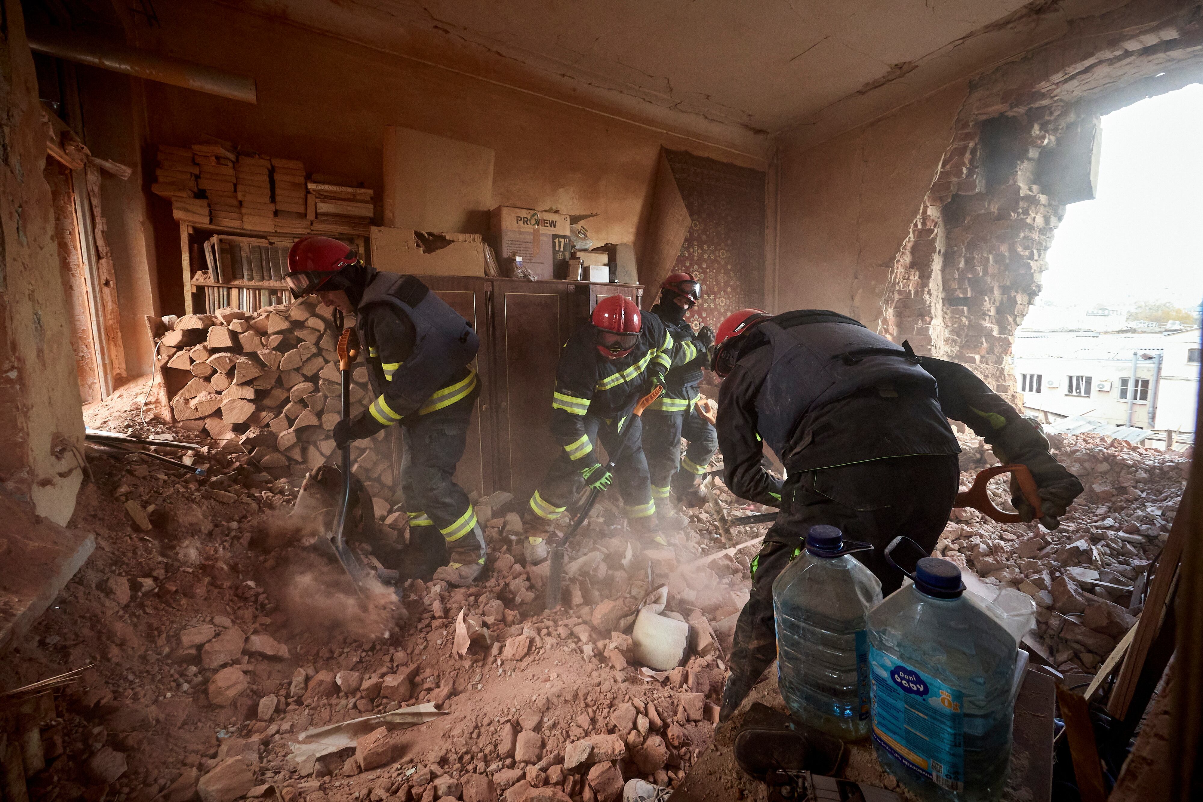 Ataque ruso en una guardería en Jarkov. EFE/EPA/SERGEY KOZLOV