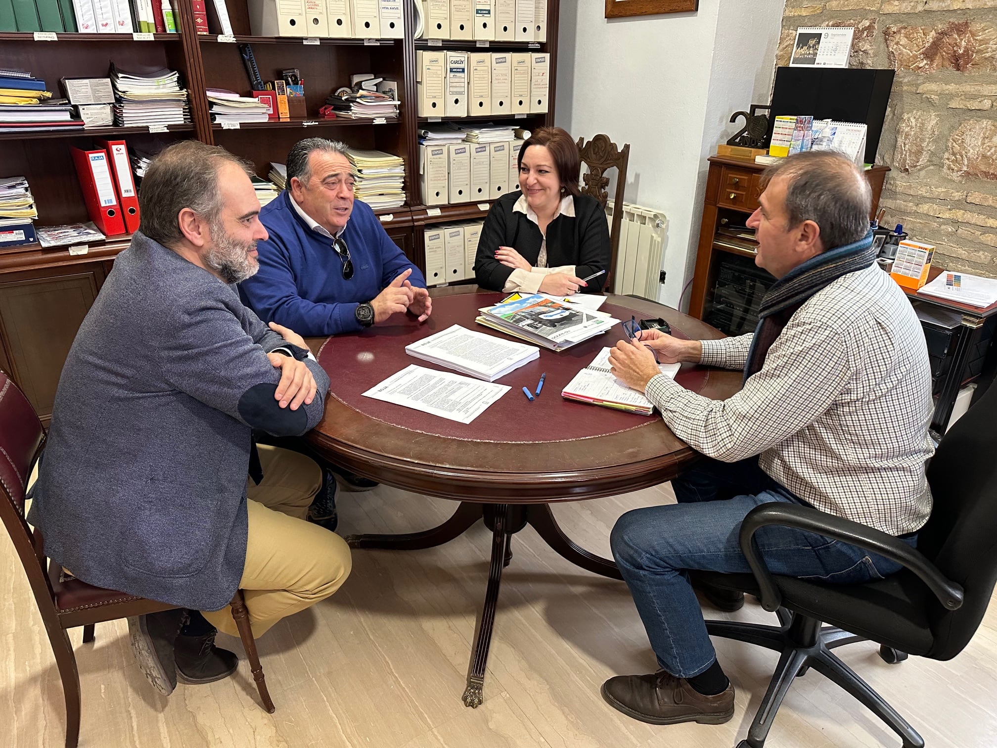 Reunión entre el Ayuntamiento de Villanueva de la Reina y la gerencia de Entrepinares del Mercadillo