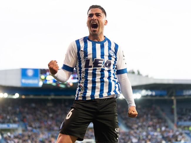 Toni Moya celebra un gol con el Deportivo Alavés