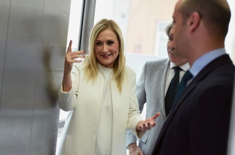 La presidenta de la Comunidad de Madrid, Cristina Cifuentes, a su llegada a la firma del Pacto Regional por la Cañada Real Galiana 