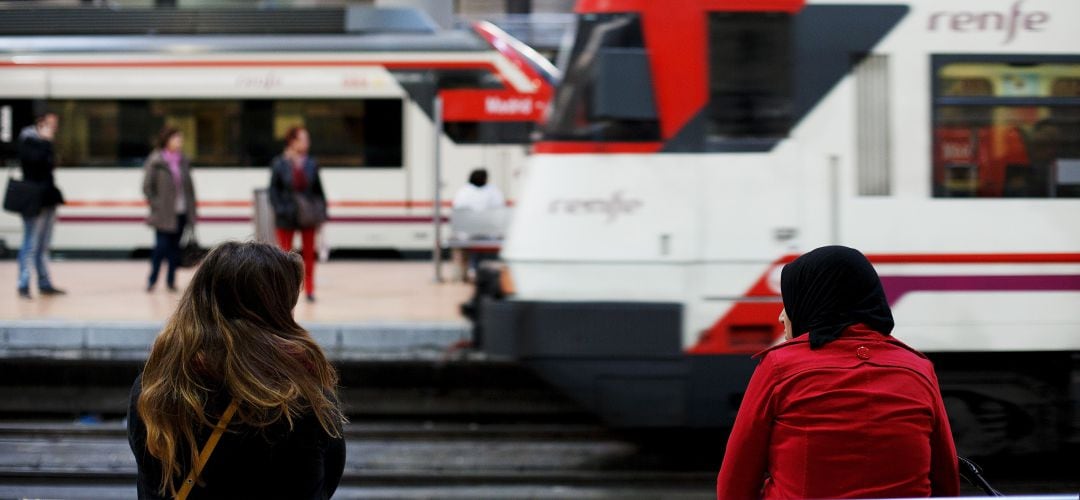 Fomento prevé invertir en todas las líneas de Cercanías para solventar los problemas diarios que se registran en los trenes