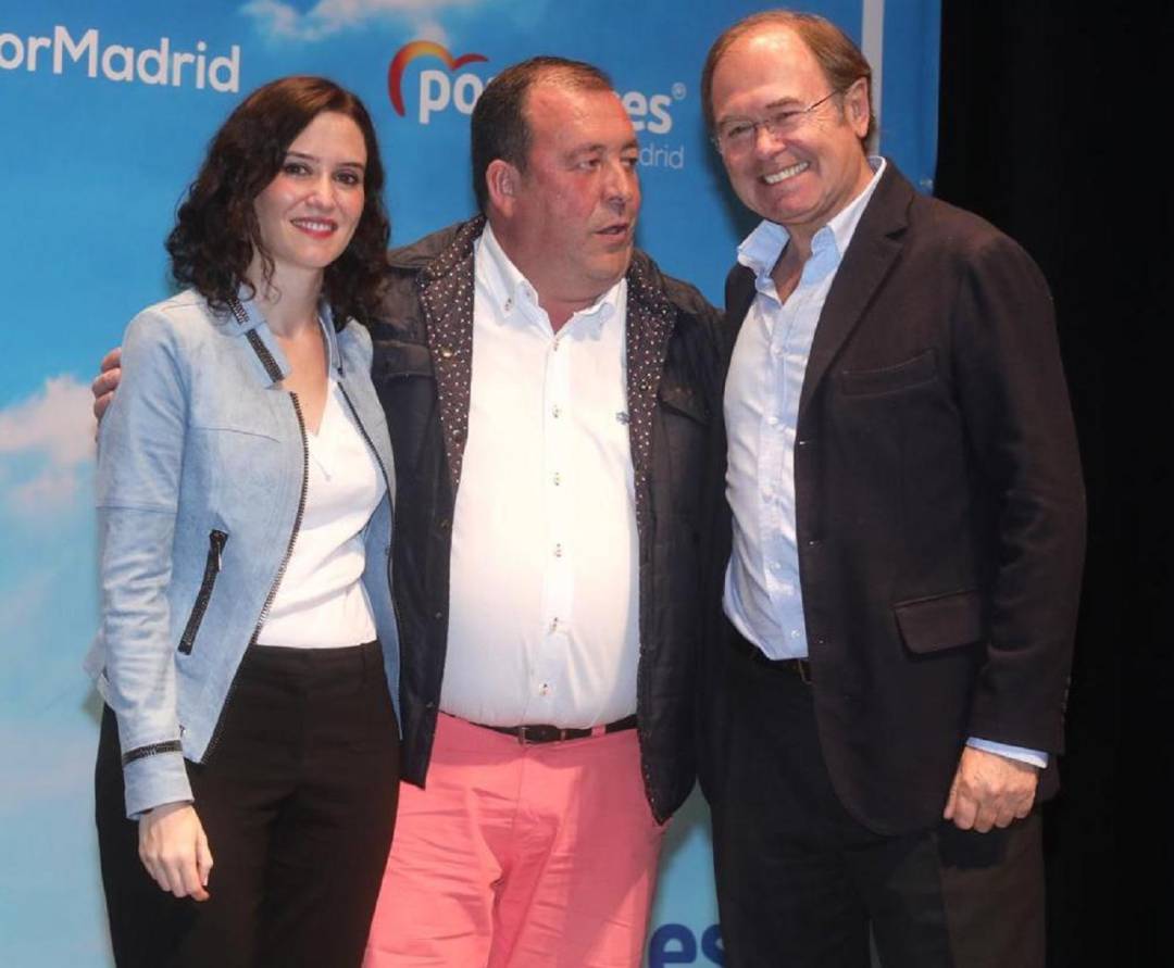 El Popular Mario de la Fuente en una foto electoral junto a Isabel Diaz Casado y Pio Garcia Escudero