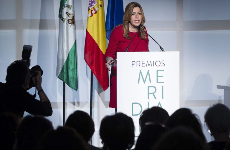 GRA276. SEVILLA, 06/03/2015.- La presidenta andaluza, Susana Díaz, durante su intervención hoy en Sevilla en la entrega de los Premios Meridiana 2015 de la Junta de Andalucía que reconocen la defensa de la igualdad de género, y que en esta edición han reconocido a la alcaldesa de París, Anne Hidalgo, la exparlamentaria Concha Caballero y la científica Adela Muñoz, entre otras. EFE/Jose Manuel Vidal