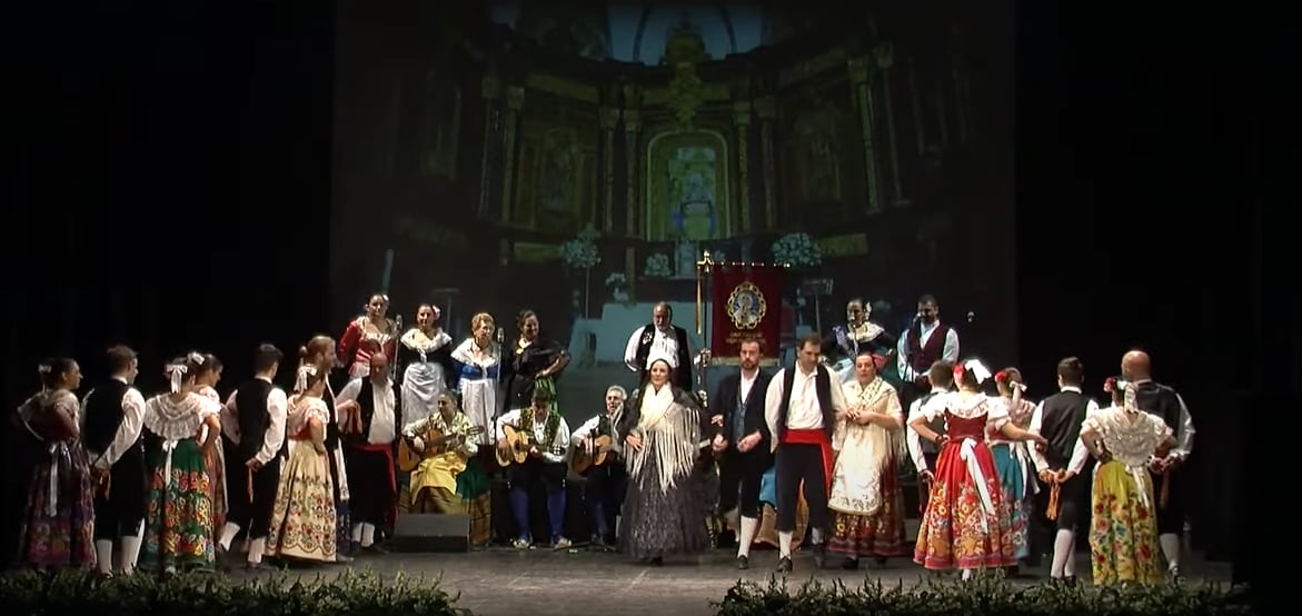 Los Coros y Danzas Virgen de las Huertas de Lorca representan a España en el festival francés de Noyon.