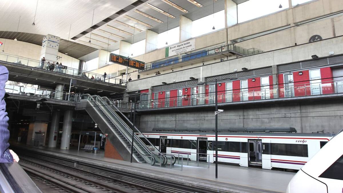 Miles de castellonenses sufrieron ayer la huelga de Renfe