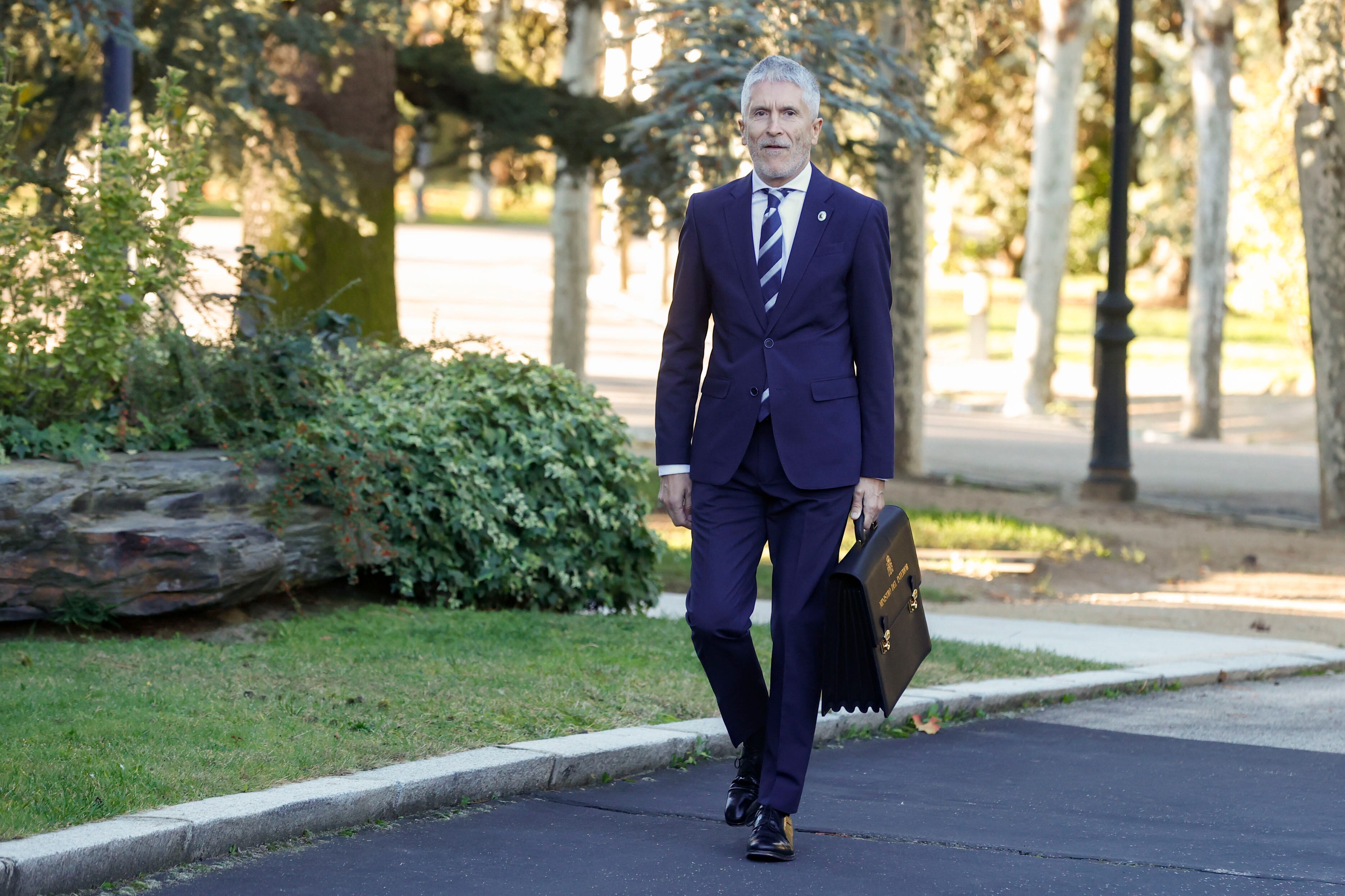 El ministro del Interior, Fernando Grande-Marlaska, a su llegada ese miércoles al Palacio de La Moncloa para asistir al primer Consejo de Ministros del nuevo gabinete de Pedro Sánchez. EFE/Juan Carlos Hidalgo