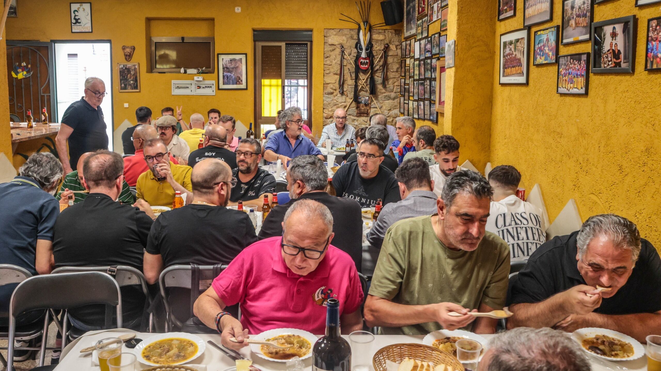 Imagen de archivo del cuartelillo de la escuadra Barrigas Show en Elda