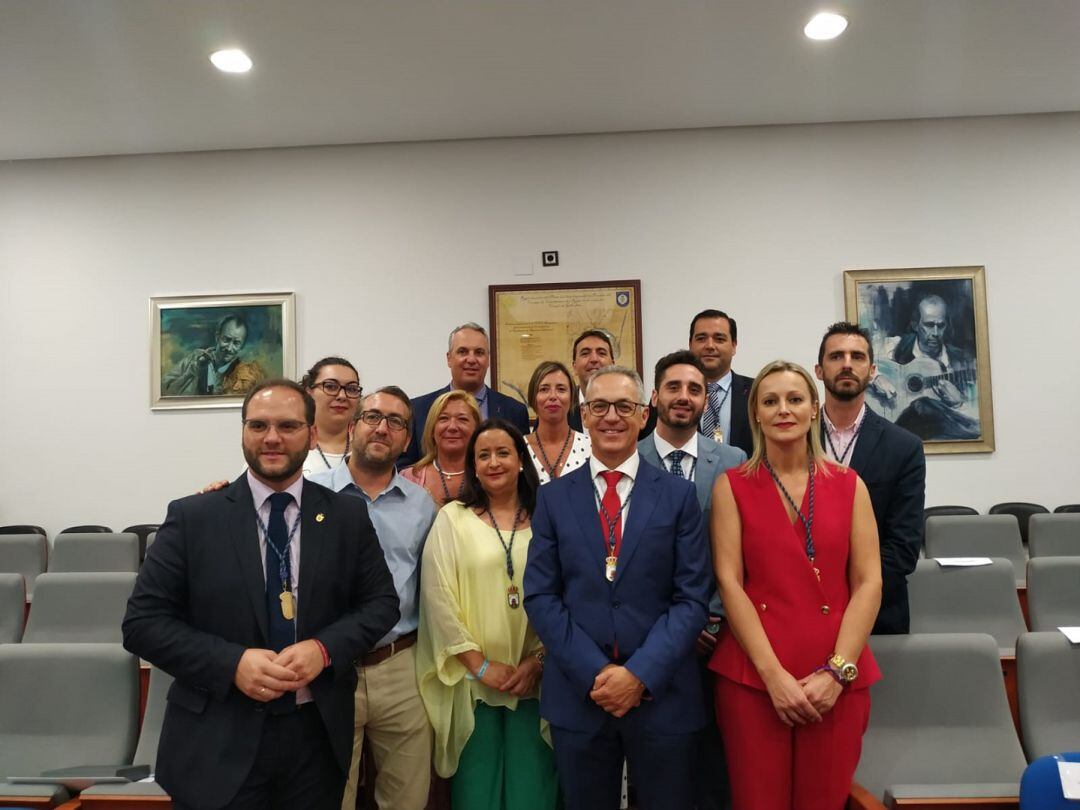 Juan Lozano, ya presidente, junto al resto de sus compañeros del PSOE en la Junta de Comarca.