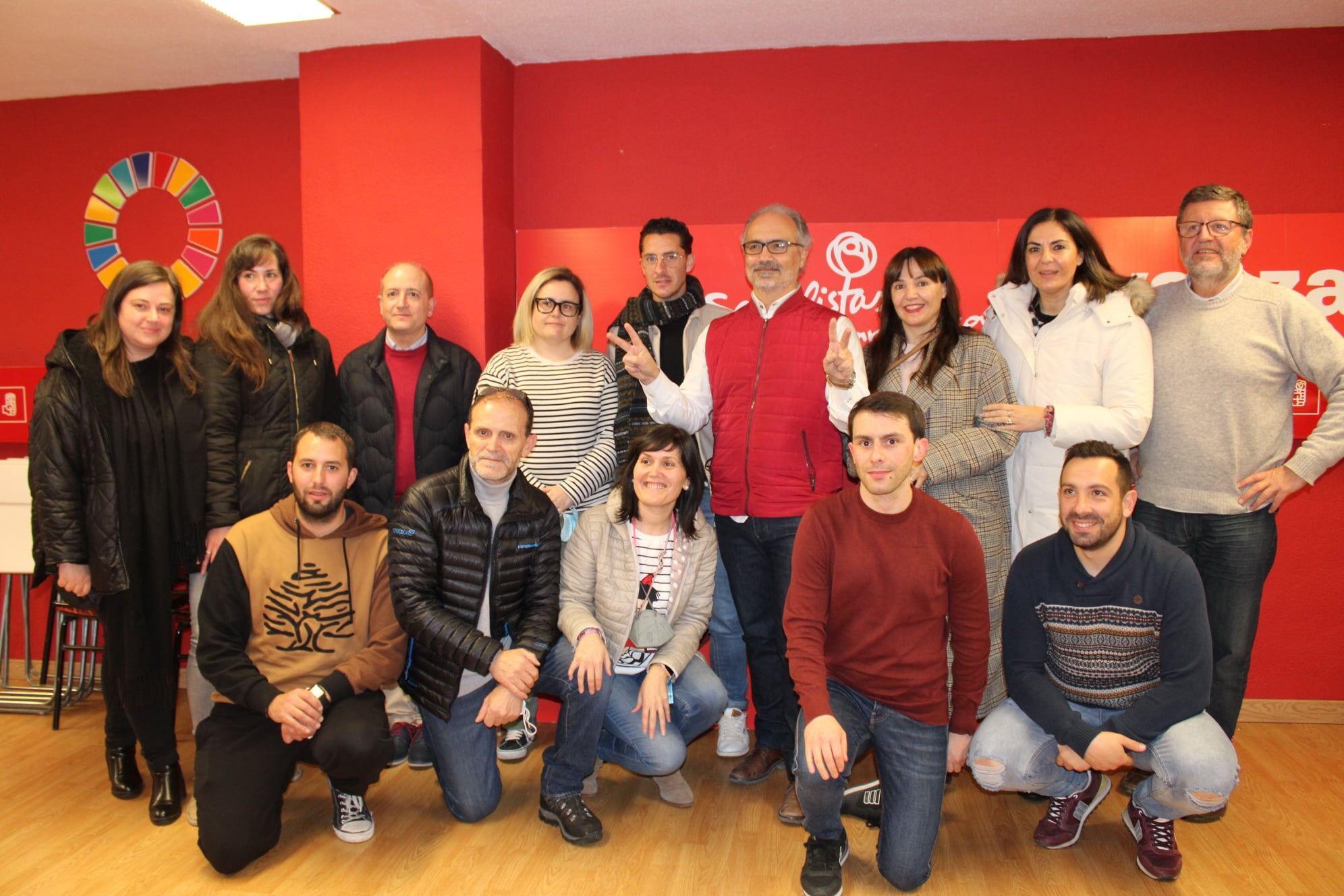 Miembros de la nueva Ejecutiva Local del PSOE de Caravaca de la Cruz con el reelegido secretario General, José Moreno