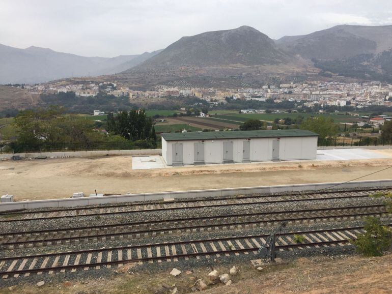 Vías del tren en Loja (Granada) sin actividad de obreros