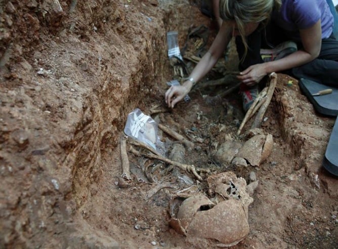 Excavación de una fosa en Canarias