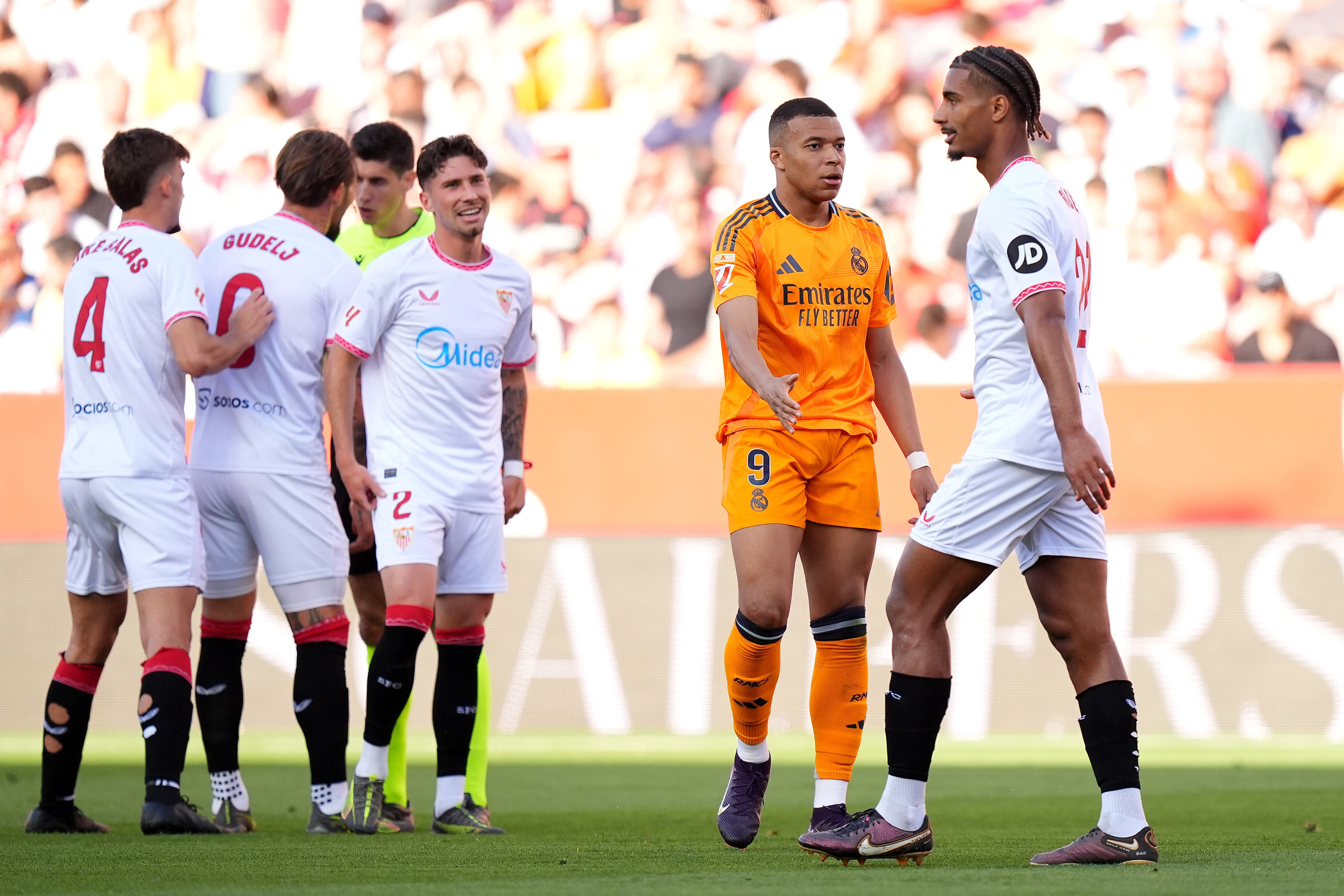 Loic Badé en el momento de la expulsión