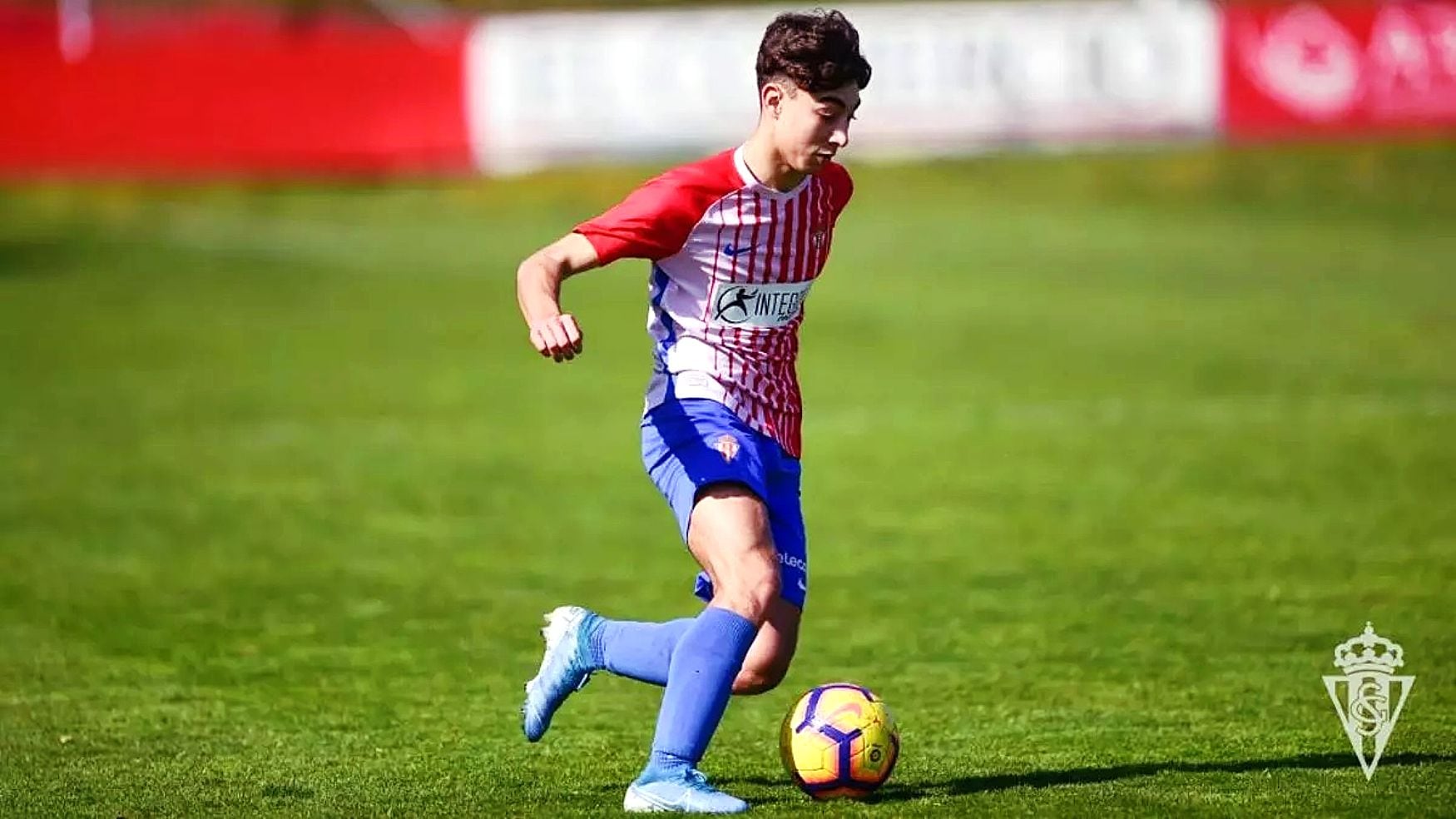 Dacal compitiendo en Tercera Federación con el Sporting de Gijón.