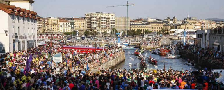 Un domingo más, hubo ambientzao en el muelle de San Sebastián