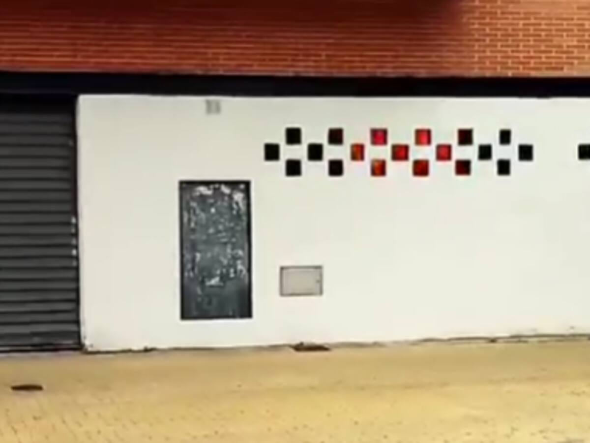 Extinguido el incendio en la planta baja de un edificio en el Paseo de la Universidad de Castellón