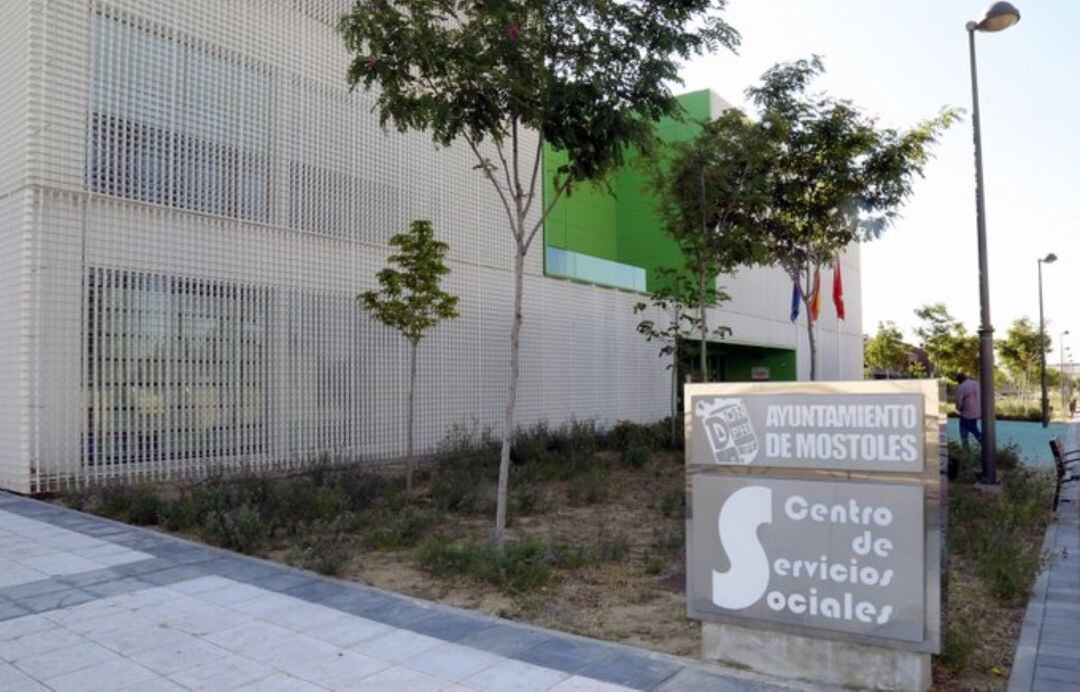 Fachada del Centro de Servicios Sociales de Móstoles