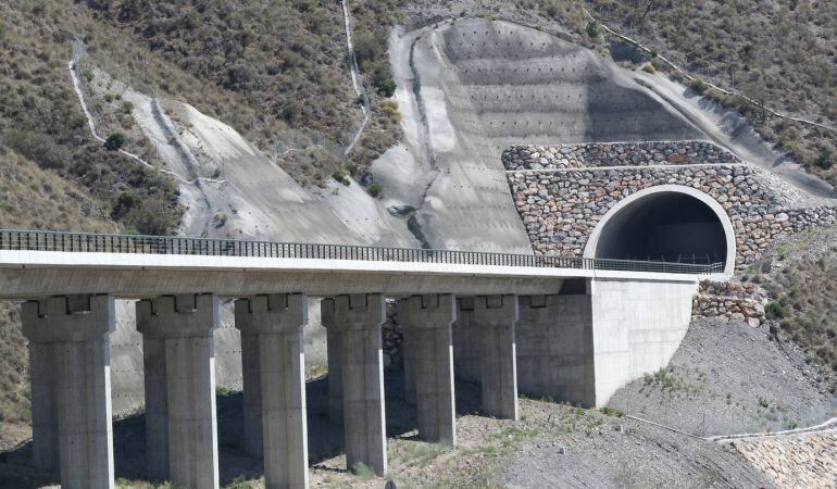 Adif tapió el túnel de 7,5 kilómetros que debía unir Almería y Murcia por AVE por razones de seguridad.
