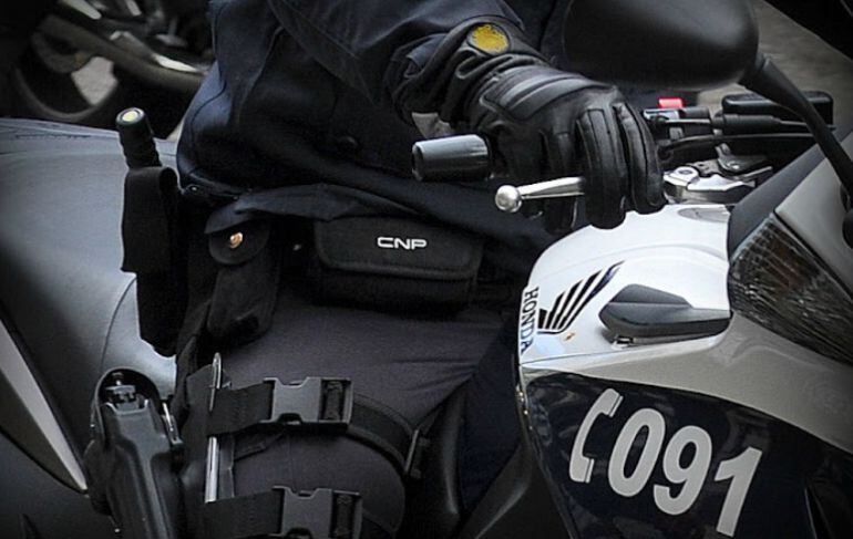 Una moto de la Unidad de Prevención y Reacción del Cuerpo Nacional de Policía